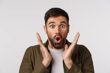 Heyecanlı, eğlenceli ve şaşırmış yetişkin bir adam şehre gelen favori grubu duyuyor. Büyülenmiş ve hayrete düşmüş, nutku tutulmuş, dokunmuş yanaklar. Vay canına, nefes nefese kalmış beyaz arka plan merak ediyor.