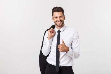 İş ve ofis kavramı. Kameraya bakan yakışıklı, zeki bir işadamı. Beyaz arkaplan üzerinde izole edilmiş.