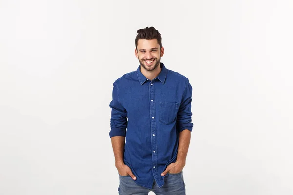 Un hombre de negocios guapo sonriente. Aislado sobre fondo blanco. —  Fotos de Stock