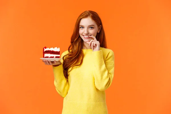 Girl wants share her piece cake with loved one. Romantic silly cute girlfriend brink piece dessert to eat together, smiling and touching lip flirty, eating junk food during diet, orange background — 스톡 사진