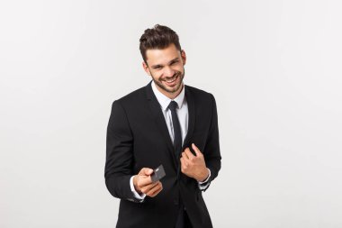 Şaşırdım, nutkum tutuldu ve kredi kartı gösteren klasik takım elbiseli yakışıklı beyaz iş adamını etkiledim.