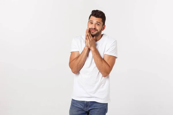 Encantador guapo. Hombre joven guapo en ropa casual mientras está de pie aislado sobre fondo blanco —  Fotos de Stock