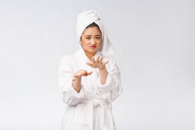 Sağlıklı sorunları olan genç bir kadın. güzellik ve sağlık konsepti.