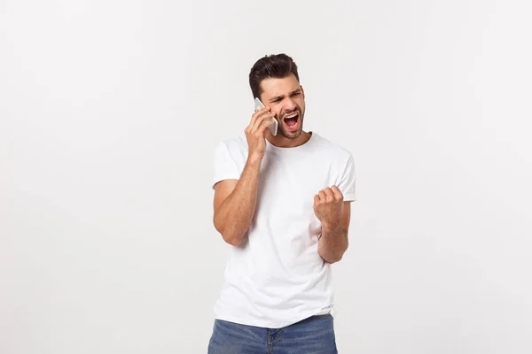 Sorrindo cara falando em um telefone celular isolado no fundo branco . — Fotografia de Stock