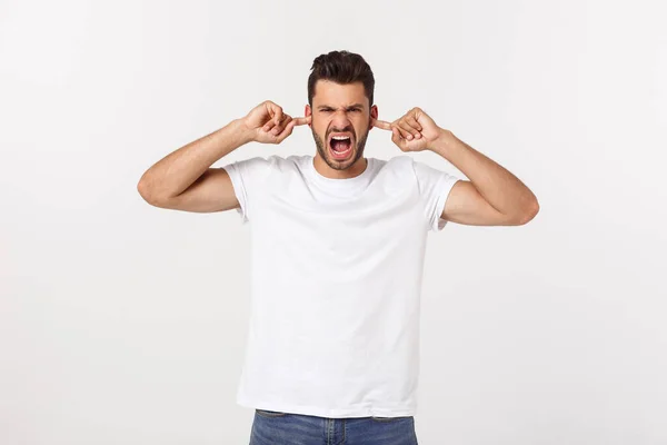 Serieuze bazige of zakenman met camera kijken. Geïsoleerd op witte studio achtergrond. — Stockfoto