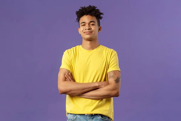 Close-up portrait of arrogant, proud and boastful young smart guy cross hands over chest in confident, self-assured pose, smirk and look mighty, feel like he knows everything, purple background — Stock Photo, Image