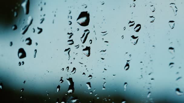 Βροχή σταγόνες κατά παράθυρο με vintage τόνο της διαδικασίας. — Αρχείο Βίντεο