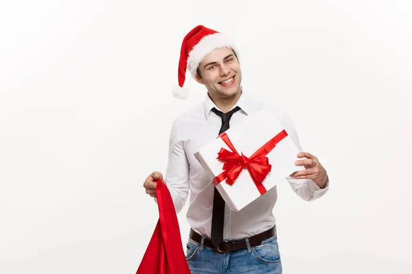 Noel Kavramı - Yakışıklı İş adamı Mutlu Noeller kutlar ve Noel Baba kırmızı büyük çantalı şapka giyer. — Stok fotoğraf