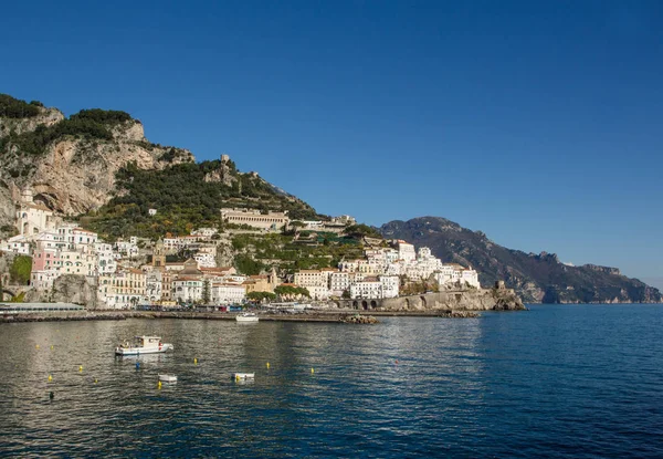 Amalfi schöner küstenblick in süditalien — Stockfoto