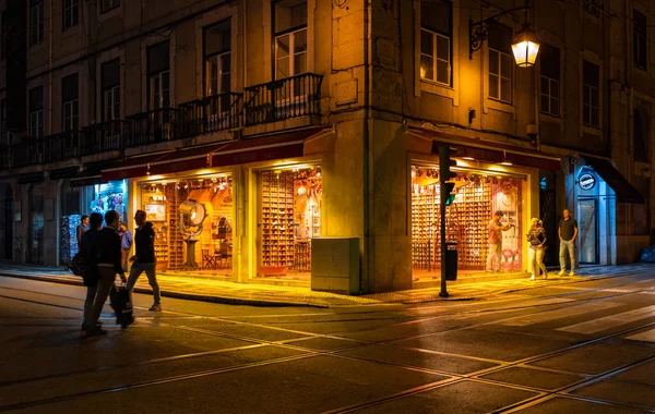 The Fantastic light of the Portuguese Sardine is a shop in the center of the city with a beautiful and illuminated showcase