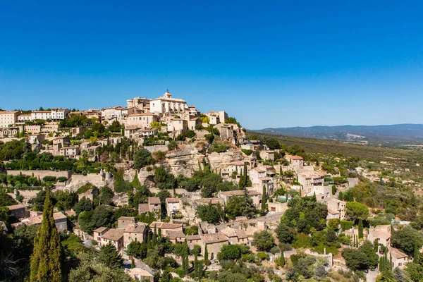 在法国普罗旺斯的一个中世纪小镇Gordes的视图 看这个美丽的村庄的屋顶和风景 — 图库照片
