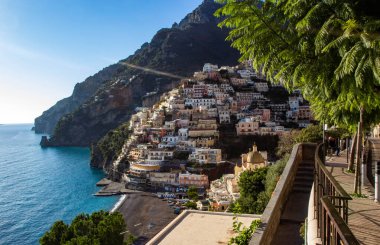 Amalfi kıyısındaki Positano köyü, İtalya