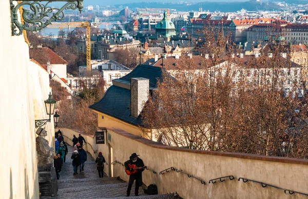Прага Чеська Республіка 2020 Туристи Ходять Старою Вулицею Під Празьким — стокове фото