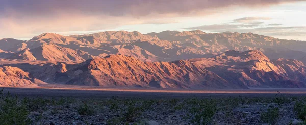 Nascer Sol Nas Montanhas Vale Morte Perto Dunas Mesquite Califórnia — Fotografia de Stock