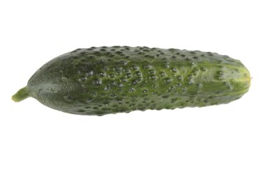 beyaz arka plan üzerinde izole lezzetli ve sulu yeşil salatalık