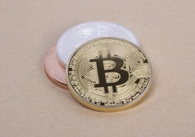 Altın gümüş ve Bronz sikke bitcoin