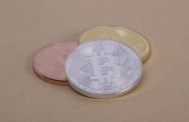 Altın gümüş ve Bronz sikke bitcoin