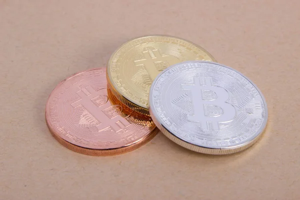 Altın gümüş ve Bronz sikke bitcoin