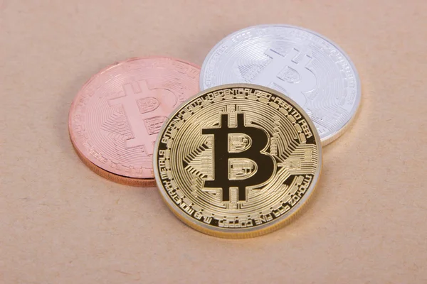 Złoto, srebro i brąz monety bitcoin Zdjęcia Stockowe bez tantiem