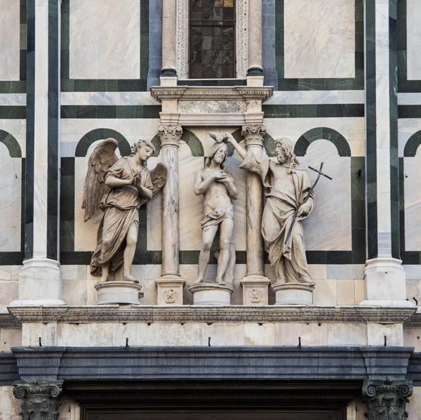 The statues above the door of Paradise, Baptistery of San Giovan — Stock Photo, Image