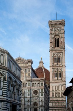 Giotto'nun Çan kulesi yakınındaki Floransa'nın kubbe Santa Maria del Fiore. 