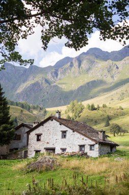 Taş chalets bir küçük mountaing köyde. Di Viso - Ponte durumda 