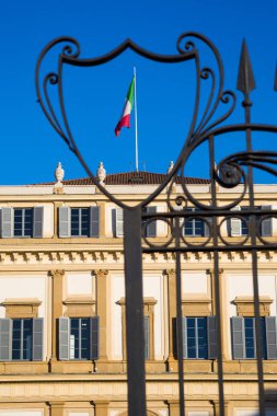 Monza, İtalya'nın Villa Reale üzerinde İtalyan bayrağı