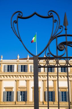 Monza, İtalya'nın Villa Reale üzerinde İtalyan bayrağı