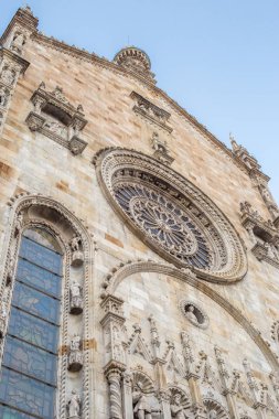 Como Duomo güneşli bir günde