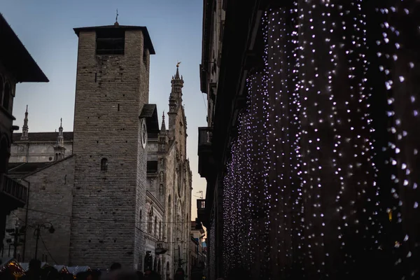 Duomo de Como y luces de Navidad —  Fotos de Stock