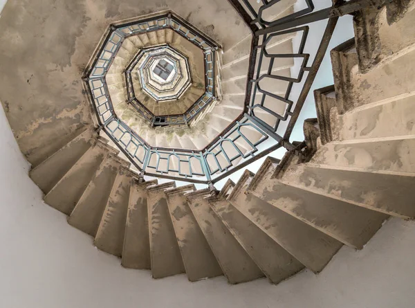 ゴールド比階段、Br でファロ Voltiano (ボルタ灯台) ロイヤリティフリーのストック写真