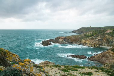 Sardunya büyük görünüm sahil Torre dei Corsari ile 
