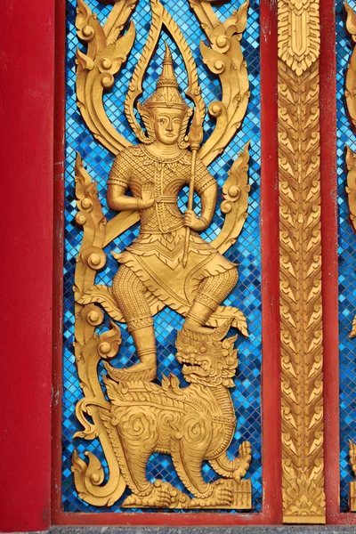 黄金を欲しがったタイ寺 Windows の天使 — ストック写真