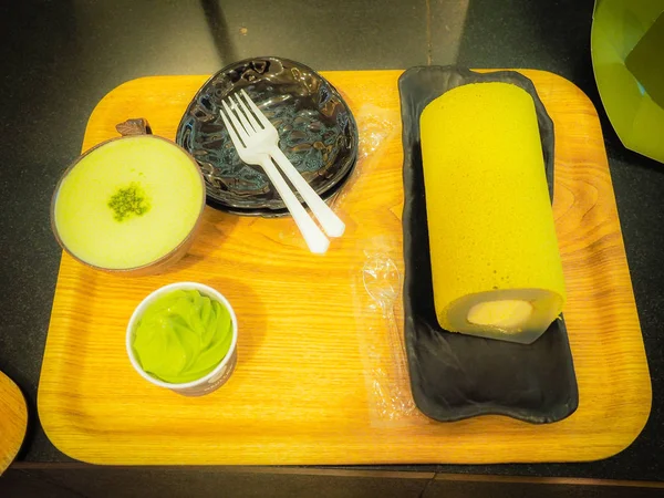 Conjunto de pastel de té verde, café con leche de té verde y té verde —  Fotos de Stock