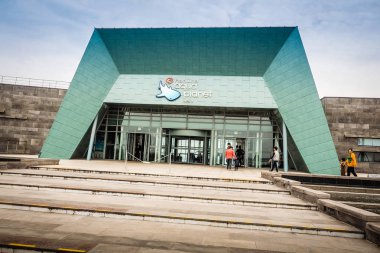 Jeju Adası, Kore - 13 Kasım 2016: Hanwah Aqua gezegen Jeju, ana çekim, Deniz Bilimleri, Kiz gezegen ve çok daha fazla kolaylık facilitie bir akvaryum gibi Seopjikoji ve teklifler versitle özellikleri yakınında turist ziyaret