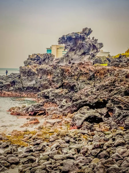 Yongduam también conocido como roca cabeza de dragón en la isla de Jeju, Corea del Sur — Foto de Stock