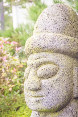 Street, Jeju Adası, Güney Kore yürüyüş Jeju tarafından yakınındaki taş Idol (Dolharubang, 