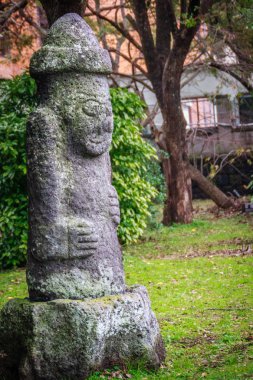 Jeju Mokgwana, kalan en eski Jeju içinde eski merkezi hükümet ofis için Bina içinde taş Idol (Dolharubang, 