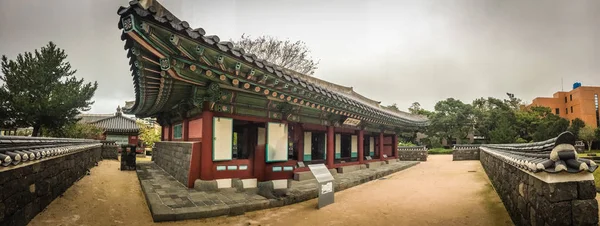 Jeju mokgwana, das älteste erhaltene Gebäude in jeju für das ehemalige Zentralregierungsamt, in dem der Richter der joseon-Zeit von 1392 bis 1910 saß — Stockfoto