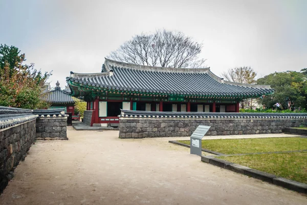 Jeju Mokgwana, den äldsta kvarvarande byggnaden i Jeju för tidigare statliga kontor där den Joseon Period Magistrate Jeju från 1392 till 1910 — Stockfoto