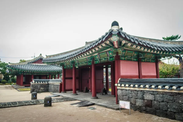 Jeju Mokgwana, o edifício restante mais antigo em Jeju para o antigo escritório do governo central, onde o magistrado do período Joseon de Jeju de 1392 a 1910 — Fotografia de Stock
