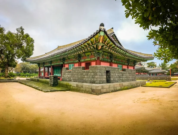 Jeju Mokgwana, w najstarszym budynku w Jeju dla byłego rządu centralnego biura gdzie Joseon okres sędziego o Jeju od 1392 do 1910 — Zdjęcie stockowe