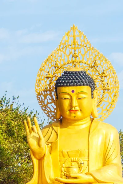 Gold-Riesenbuddha, Hauptbuddha-Statue im Sanbanggulsa-Tempel — Stockfoto