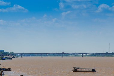 Tayland - Lao sırasında Mekong Nehri arasında arasında gemi kargo 