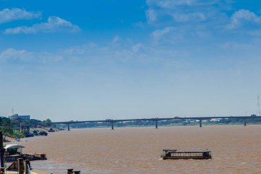 Tayland - Lao sırasında Mekong Nehri arasında arasında gemi kargo 