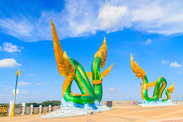 Increíble escultura de Naga en Mekong Riverside Walking Street —  Fotos de Stock