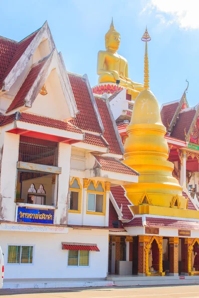 Big Buddha beeld aan Wat Lamduan Mekong rivier — Stockfoto