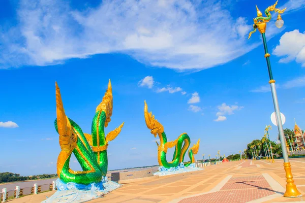 Niesamowite rzeźby Naga w Mekong Riverside Walking Street — Zdjęcie stockowe