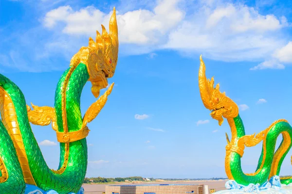 Καταπληκτικό Naga γλυπτικής στο Mekong ποταμό οδό περπατήματος — Φωτογραφία Αρχείου