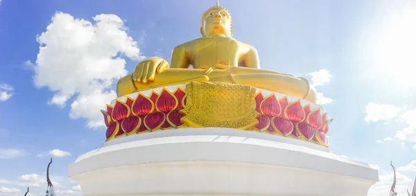 Großes Buddha-Bild am Ufer des Mekong wat lamduan — Stockfoto